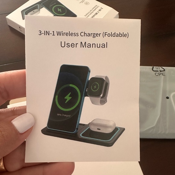 3-IN-1 Wireless Charger (Foldable) - Picture 9 of 10